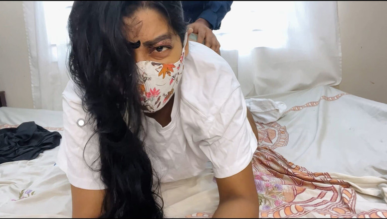 Banglasexycouple: Sexy indická učitelka láká svého mladého studenta v soukromé hodině