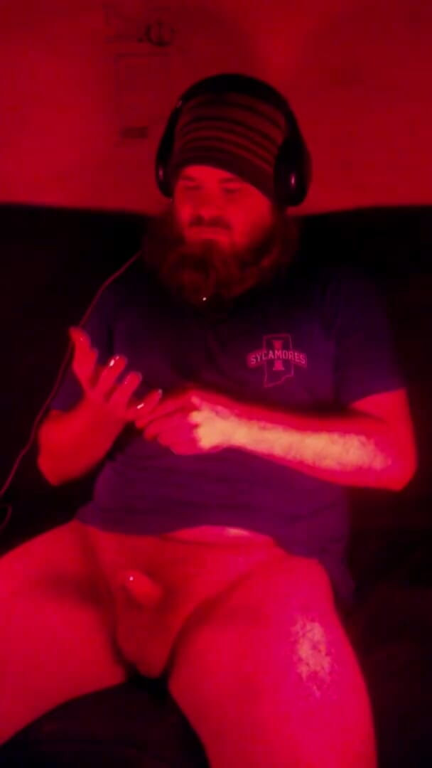 Au79: Masturbace osvětlená hlubokým červeným světlem