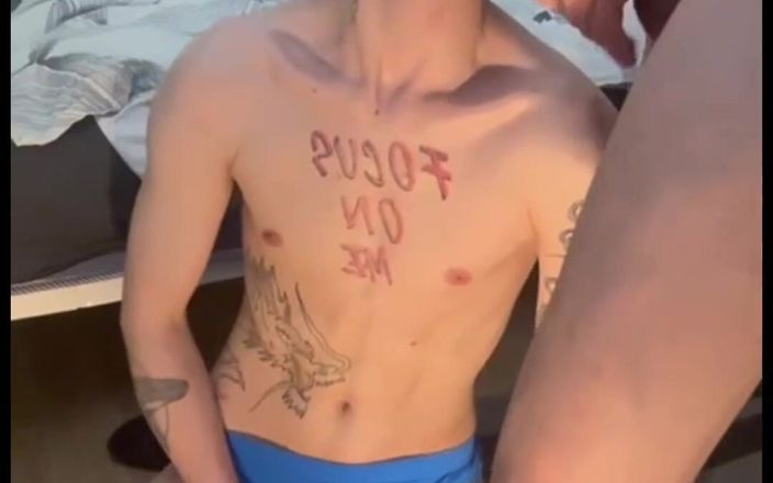 Max Gen: Twink scopata duramente in tronchi di nuoto