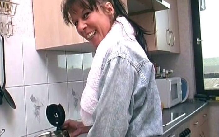 Deutsche Damen: Dark Haired Housewife From Germany Having Fun While She Is...