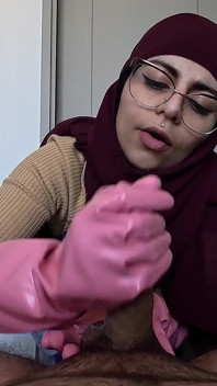 Arab Cleaning Lady Handjob Mia Niqab