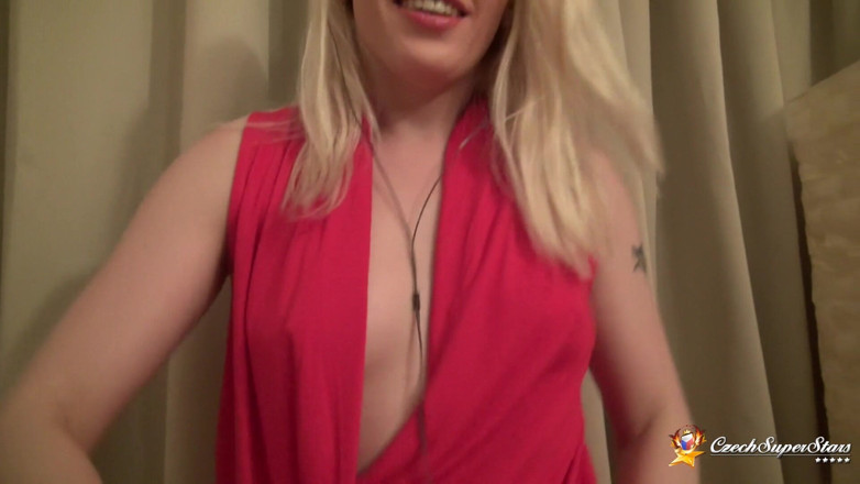 All Those Girlfriends: Babe Lola Plays with a Hairy Cunt