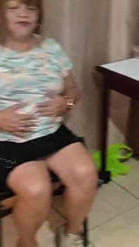 คุณแม่เลี้ยงเชิญฉันไปโรงแรมเพื่อเสนออะไรบางอย่าง