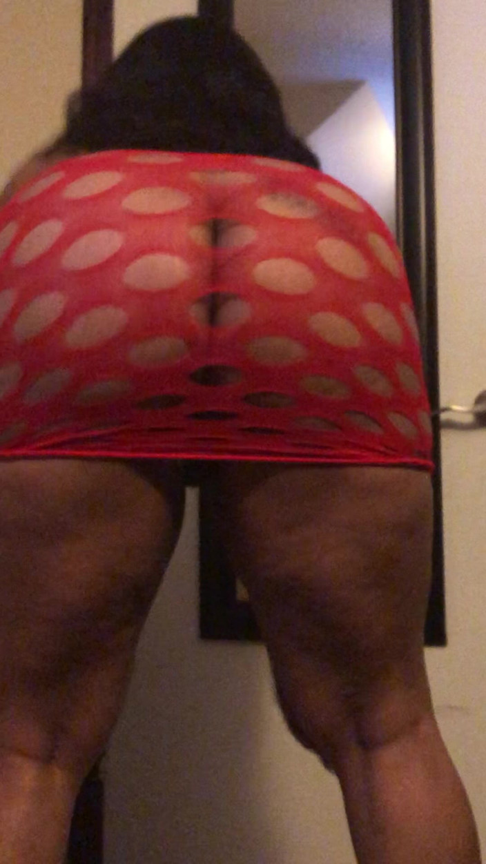 Vicki Bam: Twerking Around the Room
