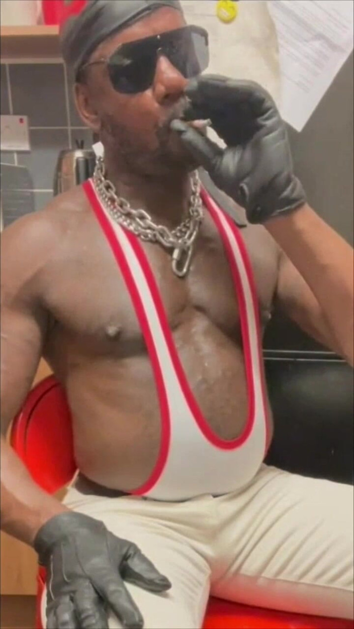 Black Muscle: Black Mature Muscle, Brody Dientot Gaya Smoke Flex &amp; Wank