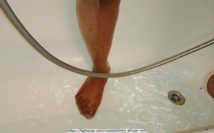 Kinky African MILF: Masturberen Onder De Douche