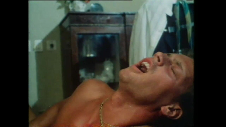 Rocco Siffredi 35mm: 毛深いマンコを持つ2人の素晴らしいビンテージ熟女がロッコ・シフレディによって口の中で犯され、射精されました