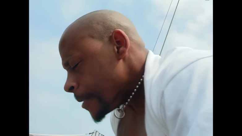 Out Sexxx: Orang buangan menjadi sibuk