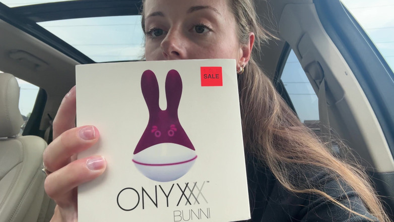 Nadia Foxx: Jouet shopping pour une nouvelle façon de jouir