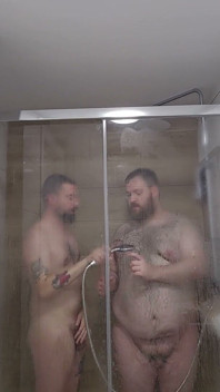 Medvědi ve sprše! (Žádný sex)