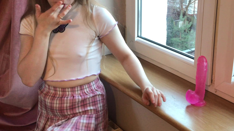 Inga lillypop girl: Cute Teen girl Masturbates by the Window