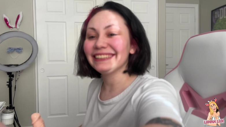 Lenna Lux: Šukání robertkem do krku