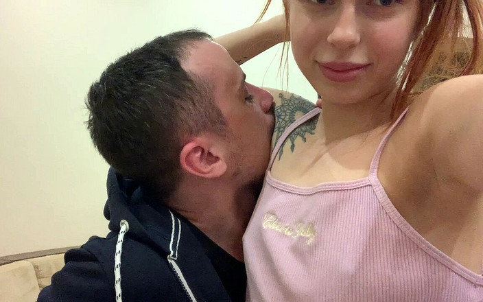 Petite Princesses Femdom: Lifestyle femdom deel 3 Kira in sportieve legging - voetklikken, oksels likken,...