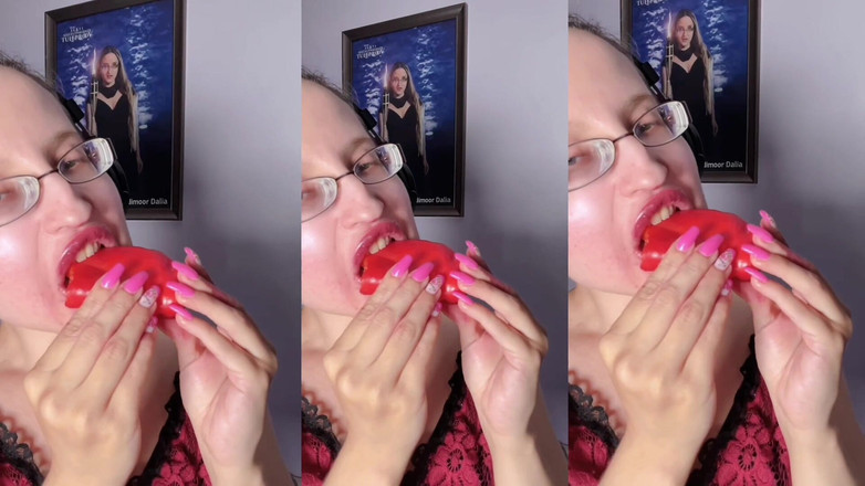 FinDom Goaldigger: Asmr paprika pepper eating - asmr, kacamata, kemih, lipstik, bibir besar,...