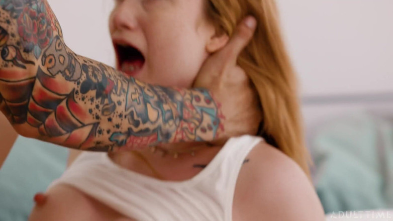 Adult Time: Adult time - scarlet skies असुरक्षित बॉयफ्रेंड को यह साबित करती है कि वह वाइब्रेटर से ज्यादा जोरदार वीर्य निकाल सकता है!