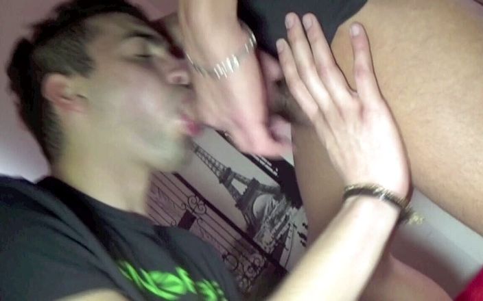 YOUNG FUCKED BY OLDER: Yougn Arab fucked hrd by badboy with xxl cock
