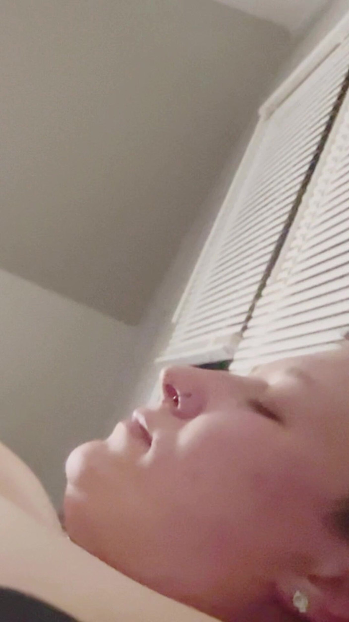 Thekookiejar: Skyy Blu slaví Vánoce s ptákem v ústech a Šukání od BBC