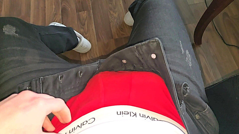 PhantomGentX: Червона Calvin Klein Bulge повільно гладиться, поки колеги знаходяться на в двох метрах