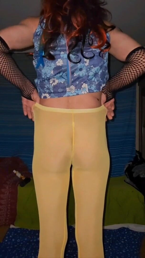 Lizzaali: Another clip i did in my yellow tights