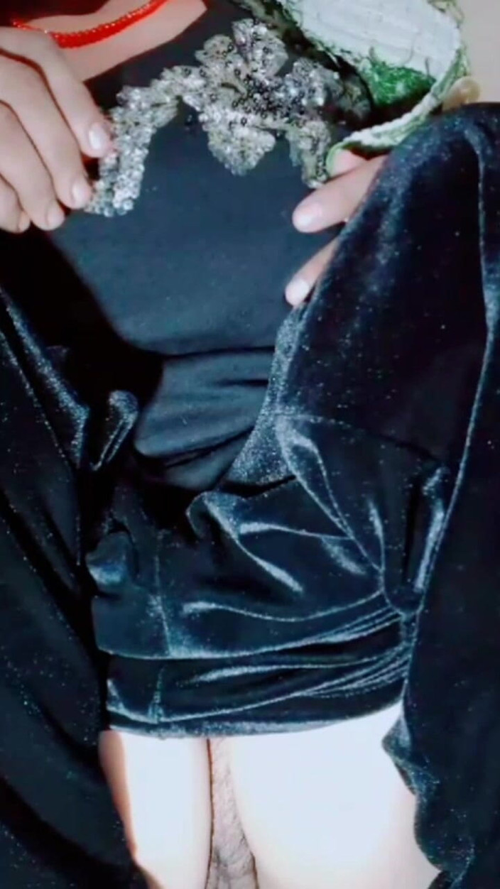 TricolorMusic3: Och, widząc twojego kutasa, woda w mojej cipce wychodzi. Moja...