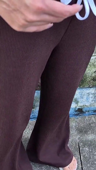 Risky Handjob for a Hot Babe in the Park!