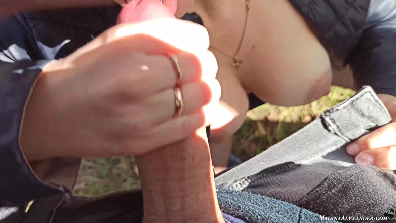 Madina Alexander: Lul zuigen en buiten poesje spelen
