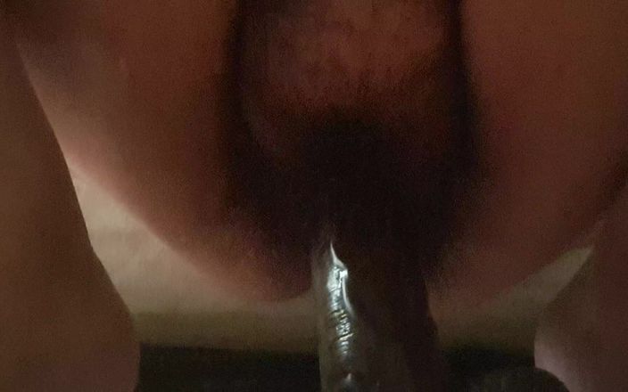 Mommy big hairy pussy: 一个饥渴熟女的多毛阴户