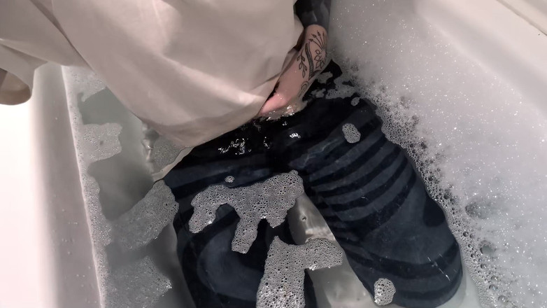 Goddess Transcendence: Empapado y sorprendido: mi primer baño vestido