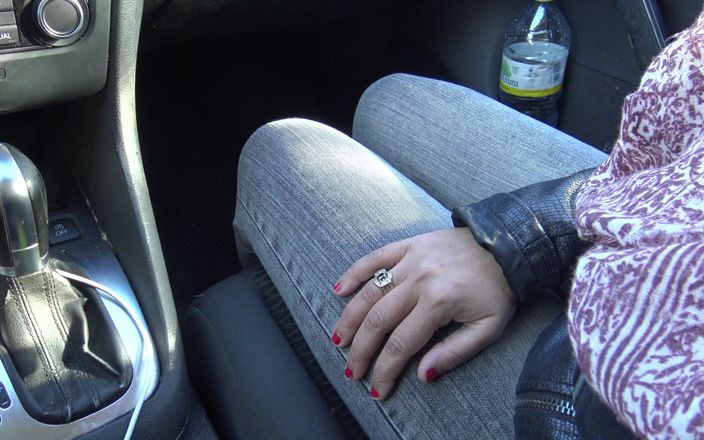 Souzan Halabi: アルジェリアの女の子が変態フランス人男性に小さなチンポで手コキをする