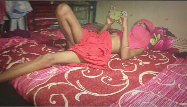 Premi pooja: У старому будинку в лісовій зоні відбувається трах, обидва дуже насолоджуються