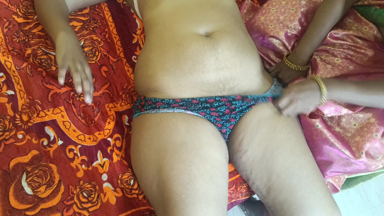 Pushpa studio: Suri rumah lesbian menjilat pepek