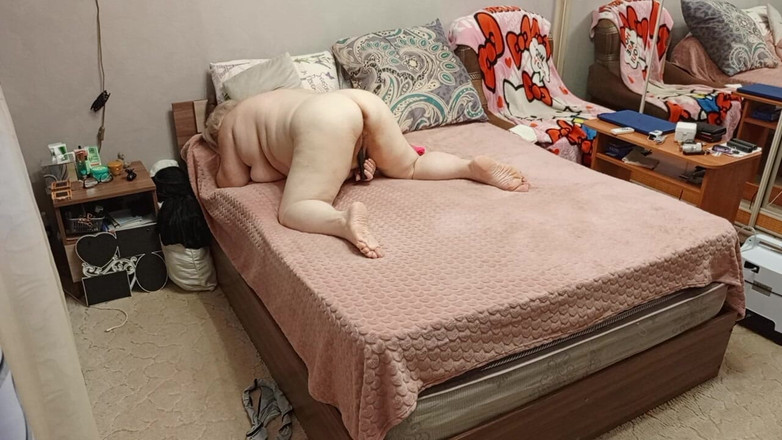 Zona901: Jiran dengan pantat bulat besar dan pepek berbulu dapat orgasme...