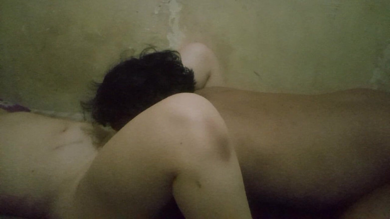 Angelina Pop: Jilat memek tante sampai muncrat