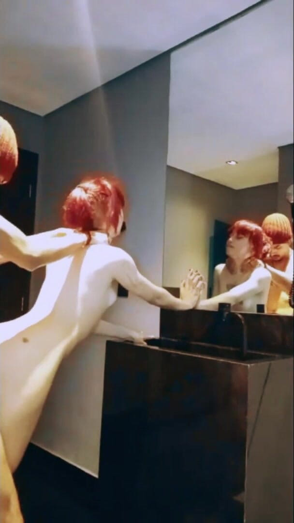 QroZne Studios: モーテル(垂直)で肛門でカミングとシェイクオールオーバー