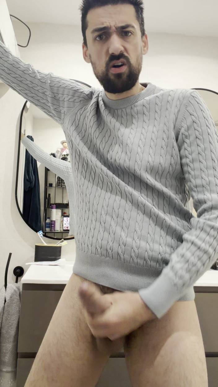 Liam Harding: Hot Mature Stepdaddy Jerking off and Showing Ass