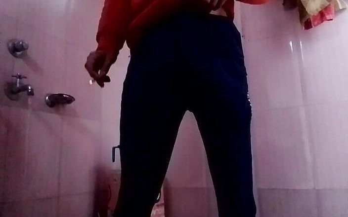 Gangbang straight: Pertunjukan penis di kamar mandi