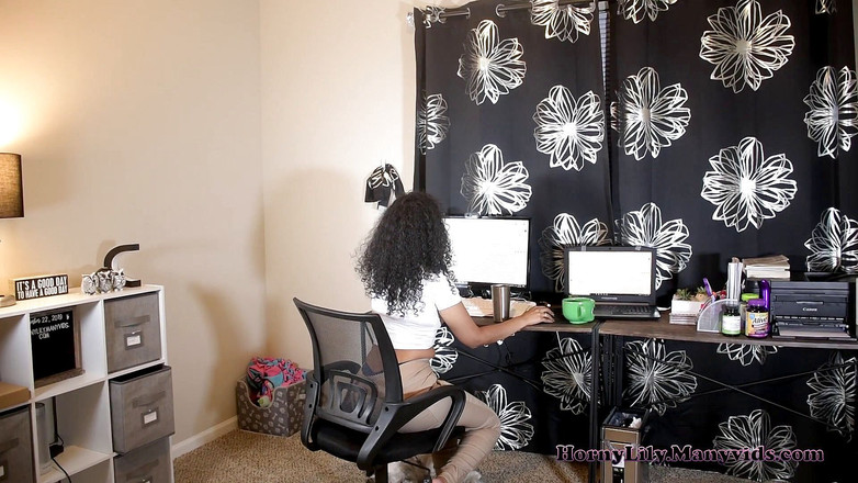 Horny Lily: Cine a venit pe locul meu?!