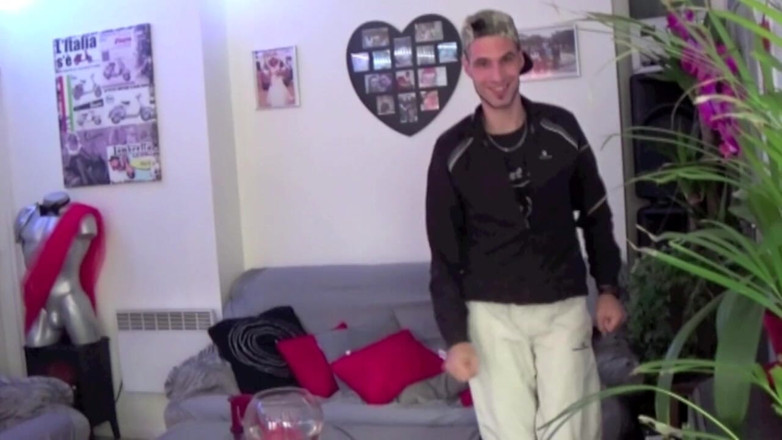 Crunch Boy: Un garçon hétéro sexy passe un test pour coucher avec...