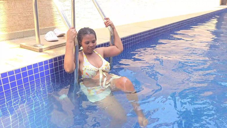 Deramy222: Married Tourist Wet Out and Masturbating on Swimming Pool