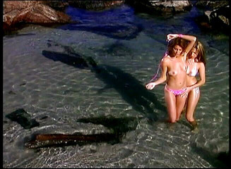 Coyote Raunch: Tropikal ada bu gruptaki yaramazları seks yapıyor