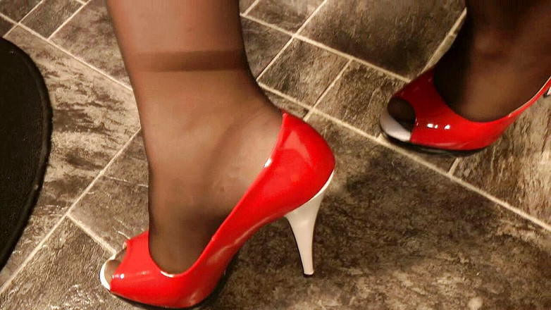 Anna Devot: Annadevot - rot - weiß - schwarz und 14 zentimeter;-)