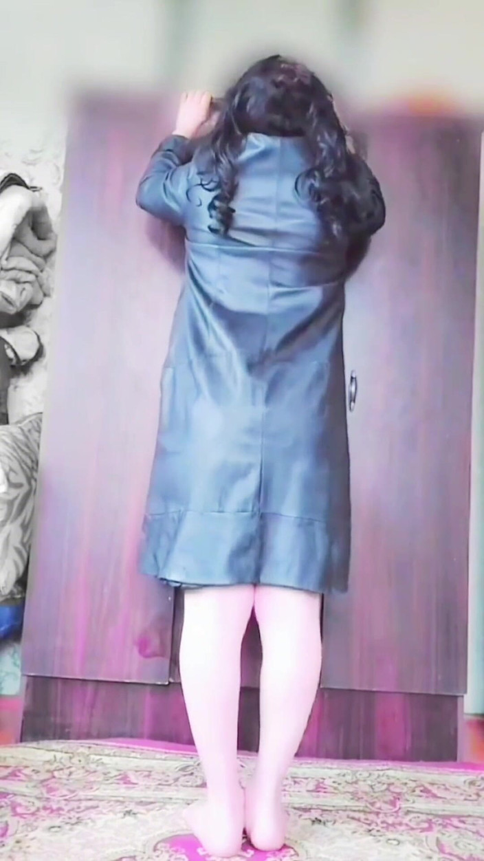 Kitty_Cross: Sissy uomo di grandi dimensioni in t shirt sexy mini...