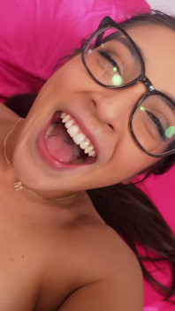 Eine Gesichtsbehandlung für Madison Wildes unzüchtiges problem