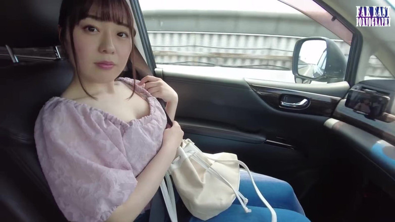 Far East pornography: Provocación al aire libre con una belleza empapada en aceite -...