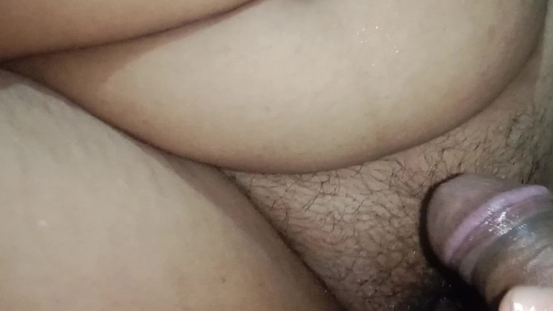 Real Couple 203: カップルがおしっこをし、セックスし、顔に射精している
