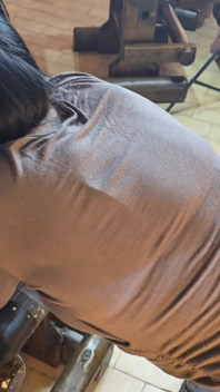 Caliente esposa follando con consolador mientras dos amigos se corren en su consolador