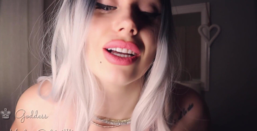 Goddess Misha Goldy: Я знаю, що ти просто любиш мої красиві губи. Ви зачаровані ними. Подивіться на них, поклоняйтеся їм