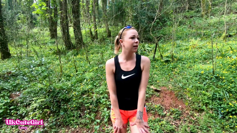 UKCuteGirl Lucy Lauren: Sen izlerken dışarıda sevişmek zorunda kaldım: çaresizce koşu yapıyor