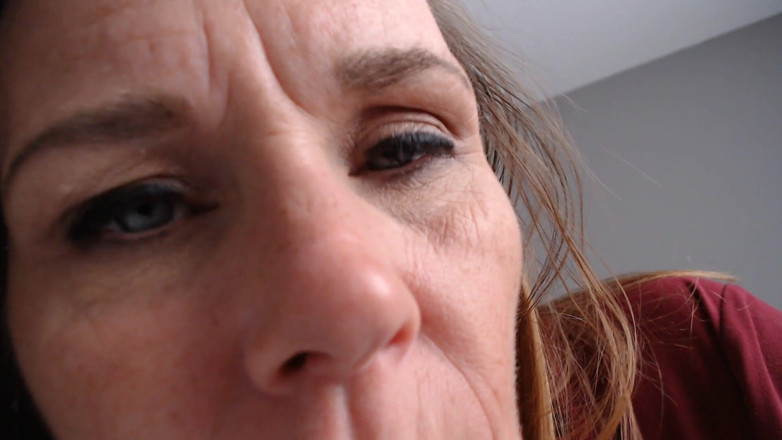 KimitheMilfMommy: Stepmom in bed