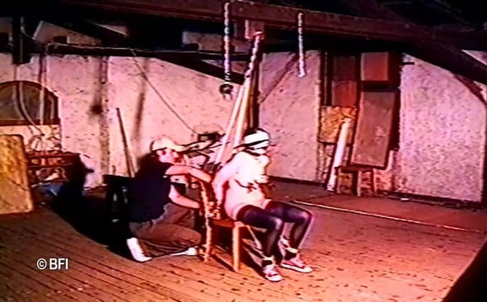 Slave Seks: Garage punishing